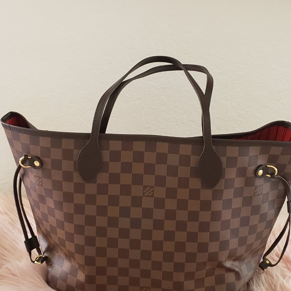 LOUIS VUITTON | LV Neverfull MM in Cherry - Picture 6 of 17